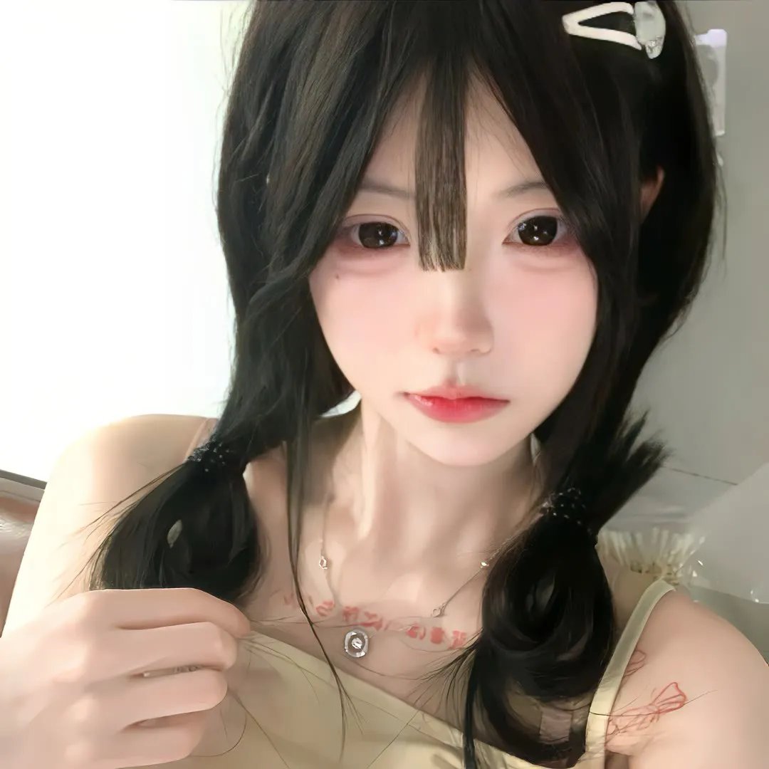 穿着旗袍的女孩
